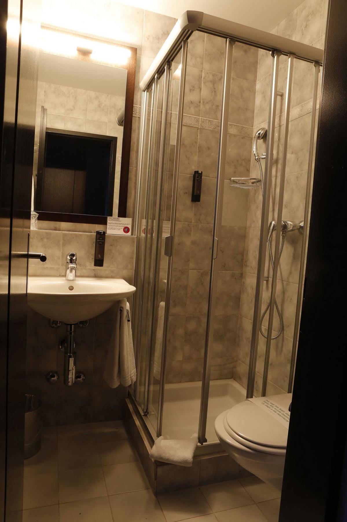 Boutique Hotel Weisses Kreuz - Adult Only Hotel Люцерн Экстерьер фото